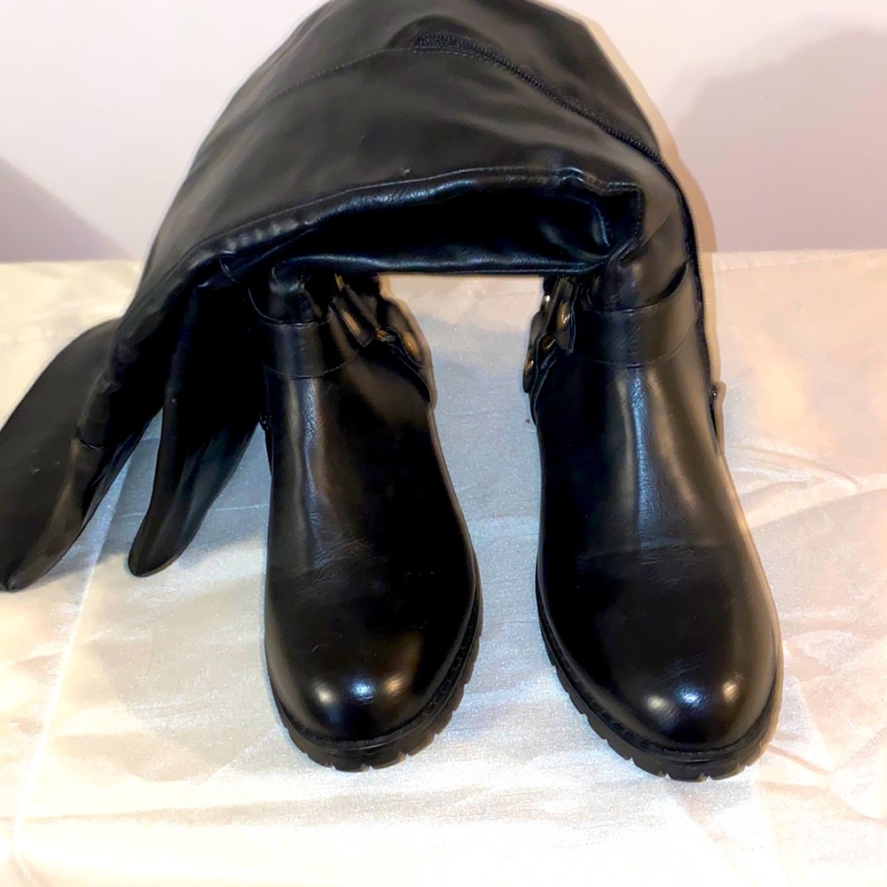 Over knee boots black never worn